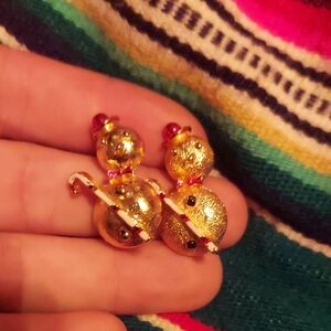 2 For 1! Adorable Vintage Snowmen Pins In Goldtone And Red